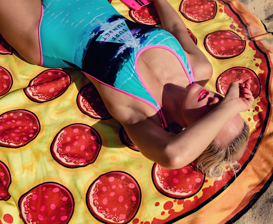 "Sun, Surf, Sunset" // Fun Pizza Towel by Atlanta fashion blogger Chelissima